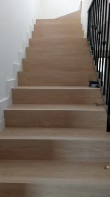 Instalación de suelo de madera natural en Cartagena