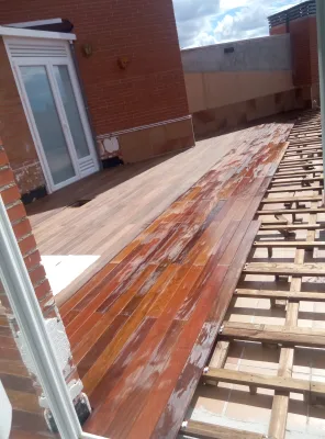 Instalación de suelo de madera natural en Fuenlabrada
