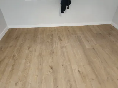 Instalación de suelo de madera natural en Fuenlabrada