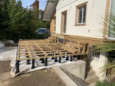 Instalación de suelo de madera natural en Elche
