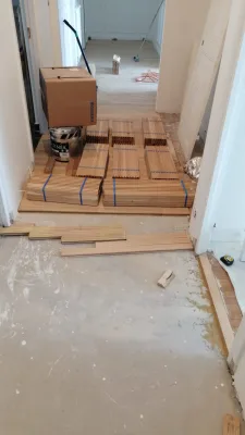 Instalación de suelo de madera natural en Elche