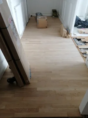 Instalación de suelo de madera natural en Elche