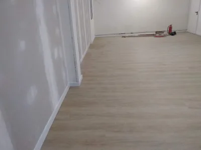 Instalación de suelo de madera natural en Hospitalet de Llobregat