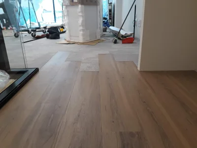 Instalación de suelo de madera natural en Hospitalet de Llobregat