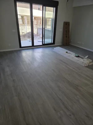 Instalación de suelo de madera natural en Valencia