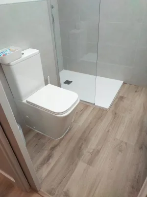 Instalación de suelo de madera natural en Cáceres