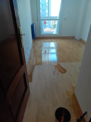 Instalación de suelo de madera natural en Pamplona