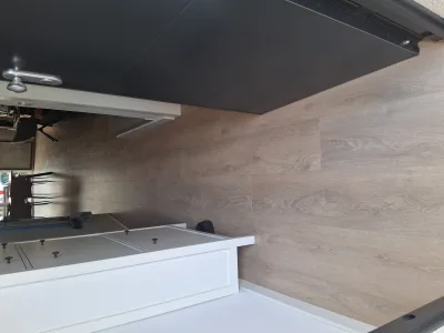 Instalación de suelo de madera natural en Vícar