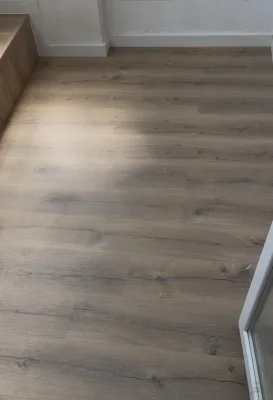 Instalación de suelo de madera natural en Barcelona