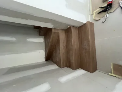 Instalación de suelo de madera natural en Torrejón de Ardoz