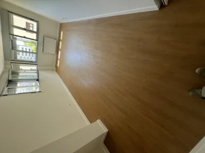 Instalación de suelo de madera natural en Torrejón de Ardoz