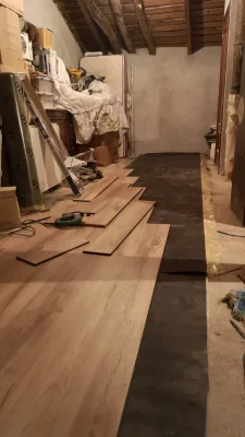 Instalación de suelo de madera natural en Torrelavega