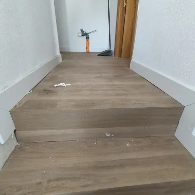 Instalación de suelo de madera natural en Burgos