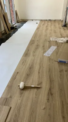 Instalación de suelo de madera natural en Valencia
