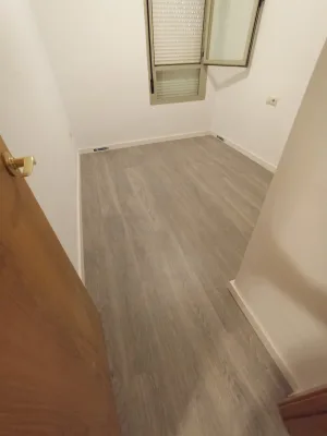 Instalación de suelo de madera natural en Aldaia