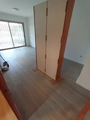 Instalación de suelo de madera natural en Aldaia