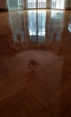 Instalación de suelo de madera natural en Móstoles