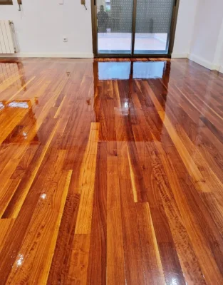 Instalación de suelo de madera natural en Móstoles