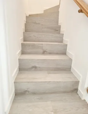 Instalación de suelo de madera natural en Móstoles
