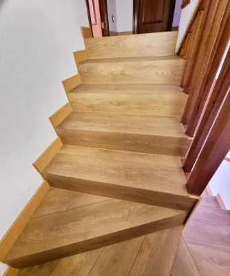 Instalación de suelo de madera natural en Móstoles