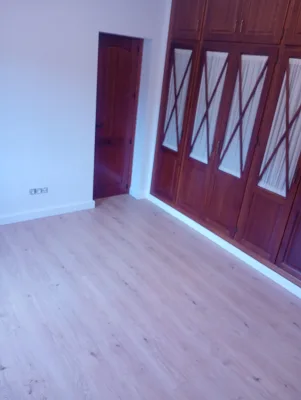 Instalación de suelo de madera natural en Málaga