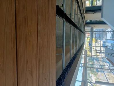 Instalación de suelo de madera natural en Málaga