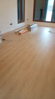 Instalación de suelo de madera natural en Málaga