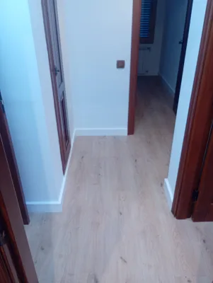 Instalación de suelo de madera natural en Málaga