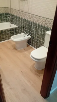 Instalación de suelo de madera natural en Málaga