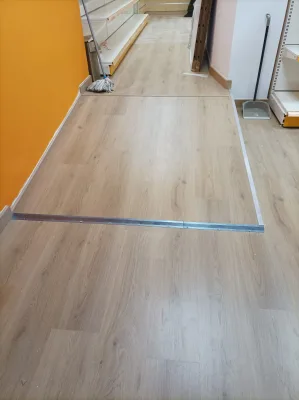 Instalación de suelo de madera natural en Barcelona