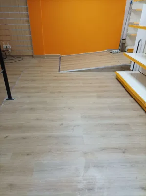 Instalación de suelo de madera natural en Barcelona