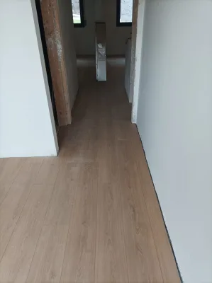 Instalación de suelo de madera natural en Barcelona