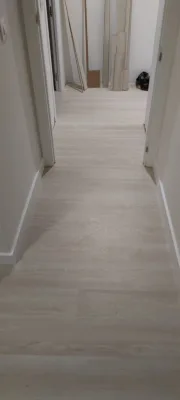 Instalación de suelo de madera natural en Sevilla