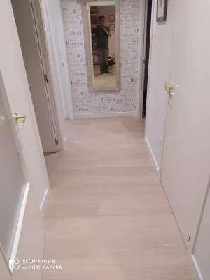 Instalación de suelo de madera natural en Sevilla