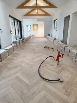Instalación de suelo de madera natural en Gandía