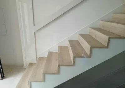Instalación de suelo de madera natural en Murcia