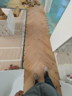 Instalación de suelo de madera natural en Murcia