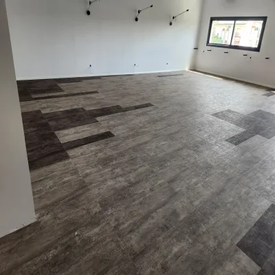 Instalación de suelo de madera natural en Granollers