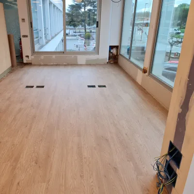 Instalación de suelo de madera natural en Granollers