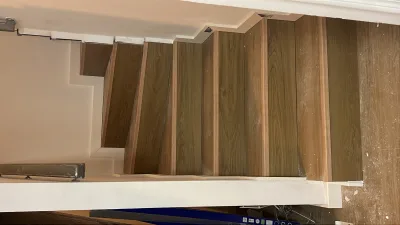 Instalación de suelo de madera natural en Marbella
