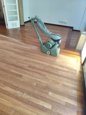 Instalación de suelo de madera natural en Viladecans