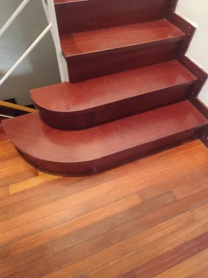 Instalación de suelo de madera natural en Viladecans