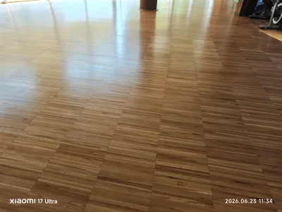 Instalación de suelo de madera natural en Viladecans