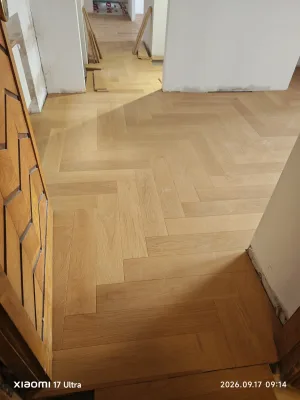 Instalación de suelo de madera natural en Viladecans