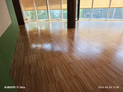 Instalación de suelo de madera natural en Viladecans
