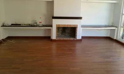 Instalación de suelo de madera natural en Sevilla