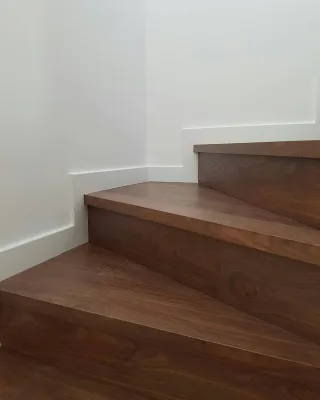 Instalación de suelo de madera natural en Sevilla