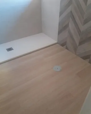 Instalación de suelo de madera natural en Sevilla